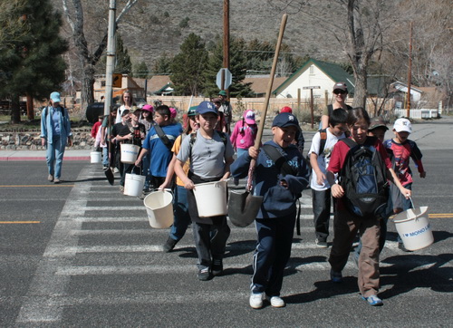Earth Day walk. Lee Vining Elementary School kids walking from town down to Lee Vining Creek to plant trees. Photo by Santiago Escruceria.