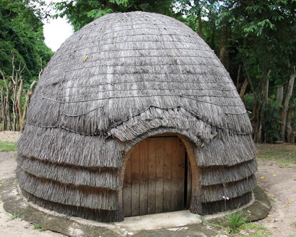 Zulu hut accomodation, Veyane Cultural Village.