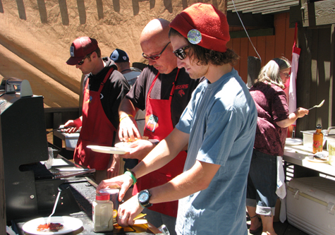 Rob, Bob, Lundy, and Rena prepared tasty meals as a fundraiser for Lee Vining High School. Photo by Elin Ljung.