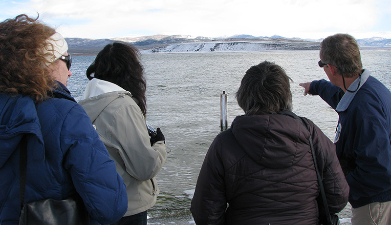 2014-04-01-lake-level-gauge-reading-ELj_6542
