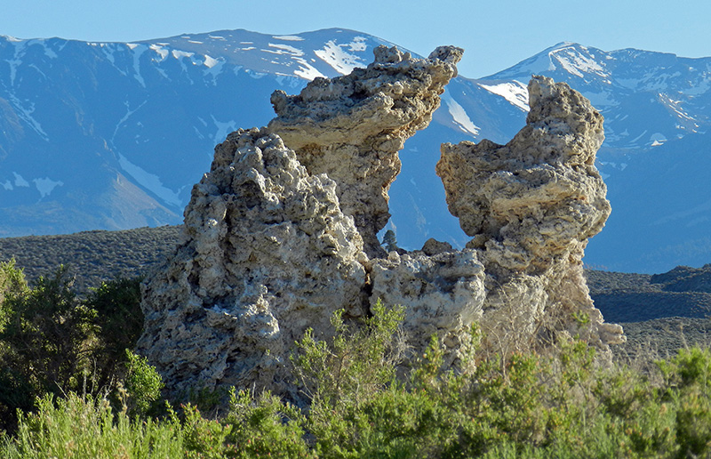 tufasandranolSierra-view