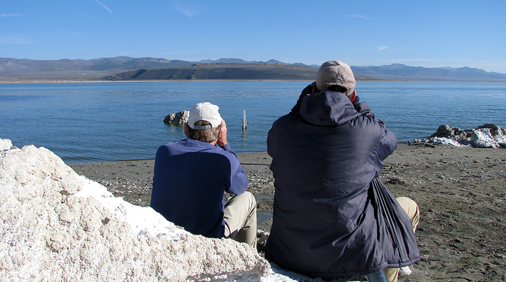 DWP's Brian Norris and Greg Reis from the Mono Lake Committee read the lake level gauge together this morning. Photo by Elin Ljung.