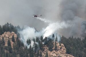 Air crews work hard to contain the Owens River Fire. Photo by Justin Benttinen. Courtesy of InciWeb.