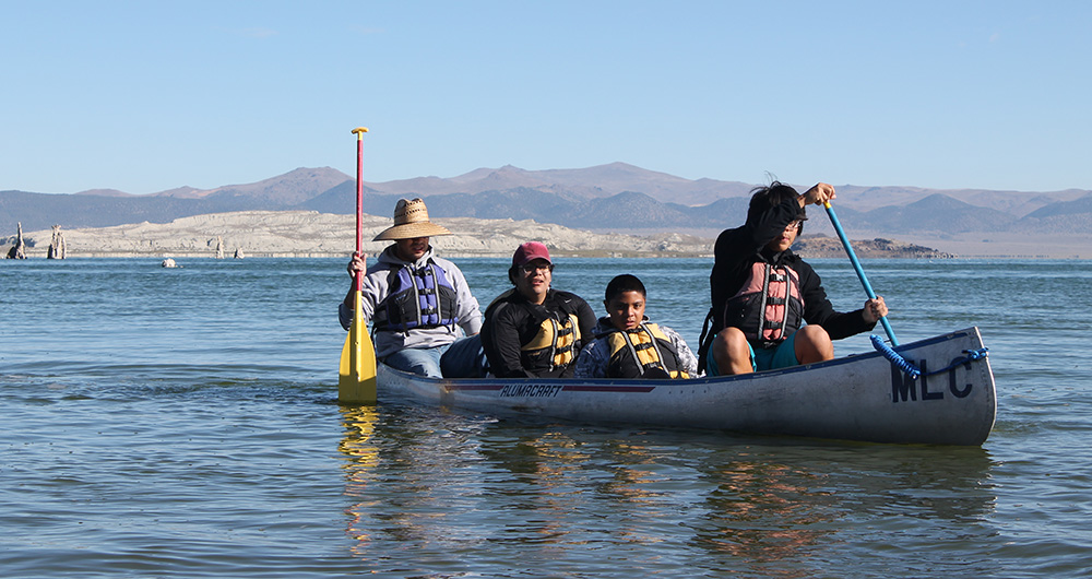 CBE leader Milton guides his boat ashore after a morning canoe tour on Mono Lake. Photo by Antonia Chihuahua.
