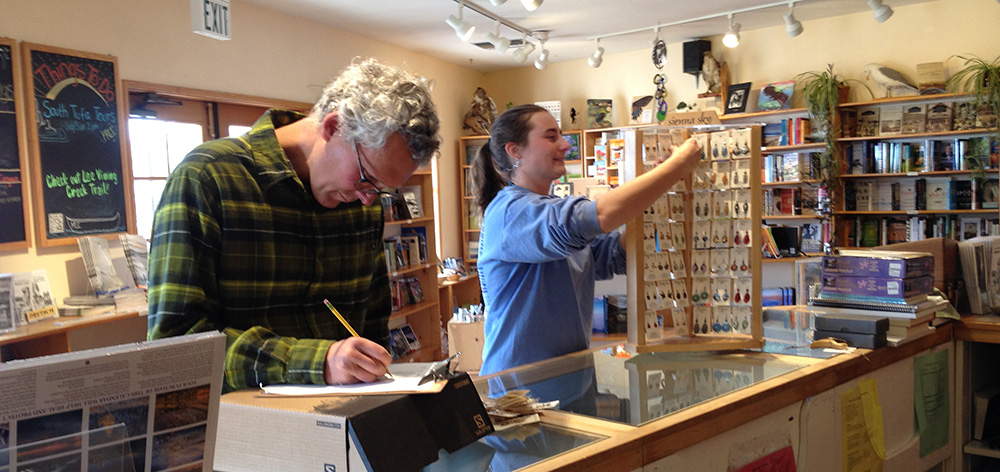 Bartshe and Nora tally earrings during last year's inventory day. Photo by Elin Ljung.