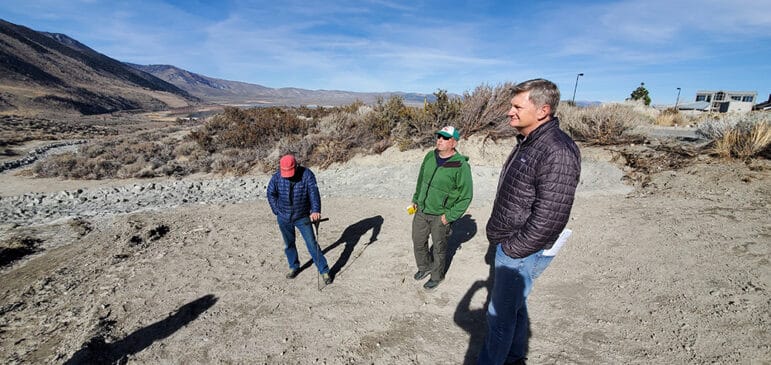 Mono Lake Committee Executive Director Geoff McQuilkin, right, meets to discuss the problematic remediation project at the Scenic Area Visitor Center (the Visitor Center is visible in the background at the far right).