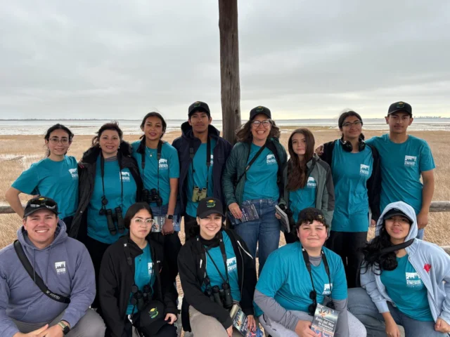 Lee Vining and Argentinian students birding at Laguna Mar Chiquita during the Experience Ambientalia exchange! The week together is wrapping up and the Americans are getting ready to migrate back to Mono Lake, just like Wilson's Phalaropes, the tiny shorebird that links these two saline lakes. 📷 Ryan Garrett