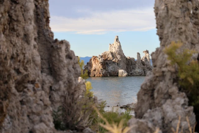A glimpse through #MonoLake's tufa towers on a perfect summer evening. Can you spot the Osprey in its nest? 📷 Andrew Youssef